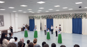 Tadbir ishtirokchilar tomonidan Davlatimiz madhiyasi imo-ishoralar (ЖЕСТ) orqali ijro etildi.